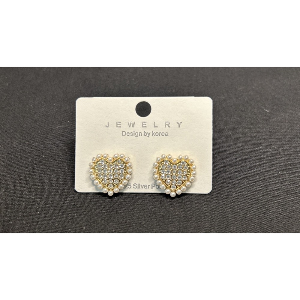 925 Sterling Silver Heart Stud Earrings With Little Pearls On The Outside.D3-17